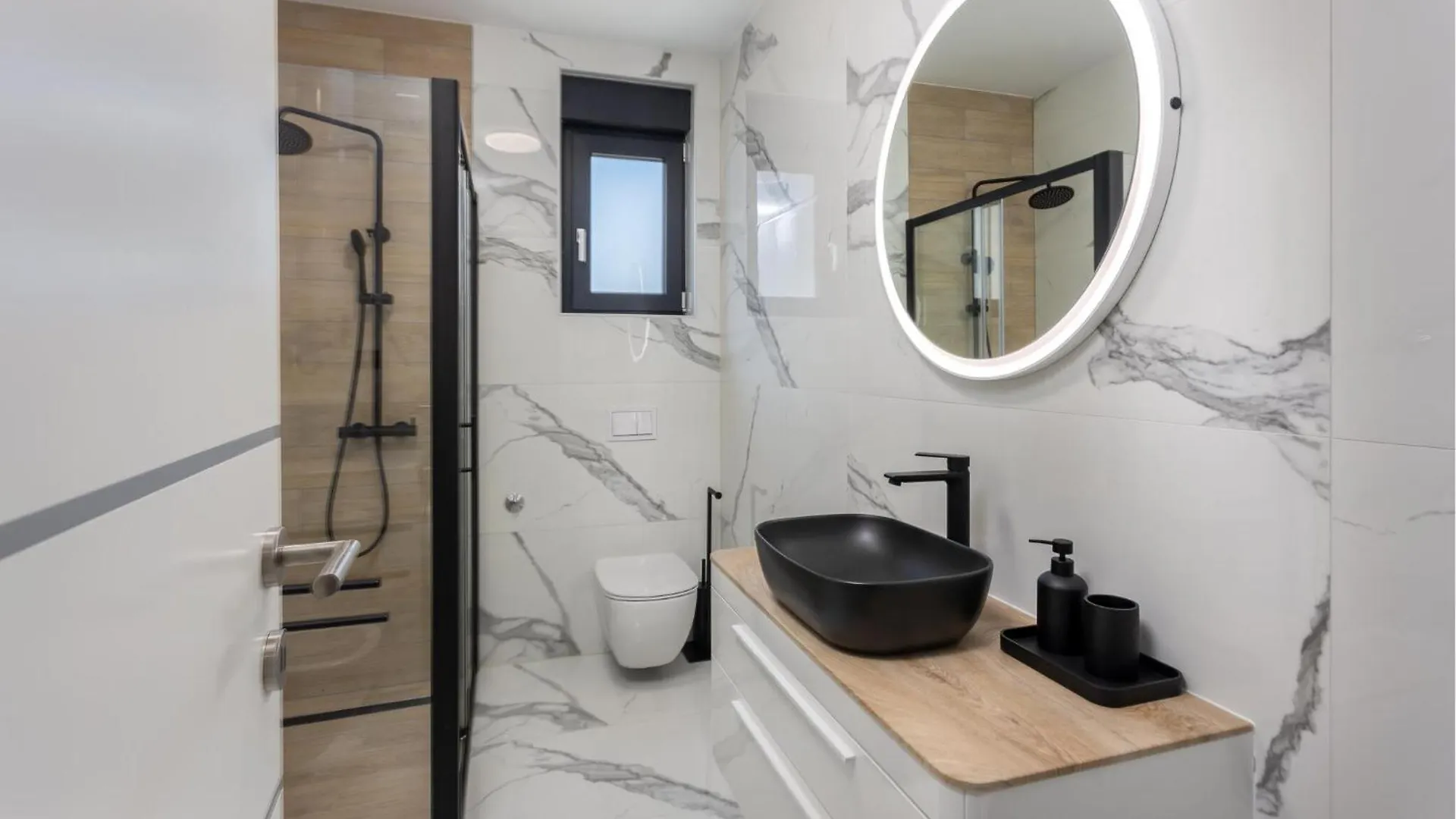 2 Bedroom Awesome Apartment In Novi Vinodolski 0*,